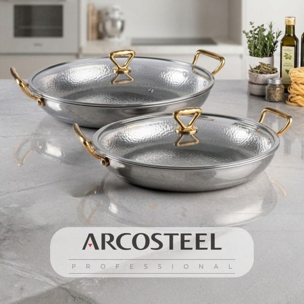 סט סוטאזים נירוסטה רקועה ARCOSTEEL על משטח מטבח